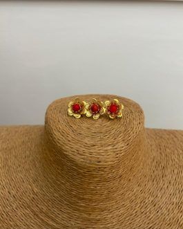 Broche dorado de flor