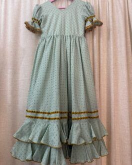 Vestido de capa verde agua