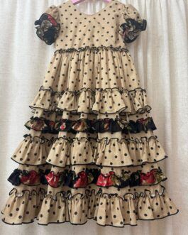 Vestido de volantes camel