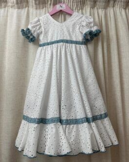 Vestido blanco perforado