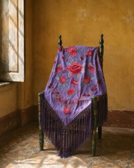 Mantón modelo SEVILLA Malva