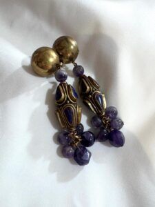 Pendiente latón morado